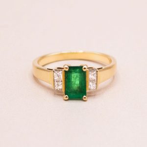 Junkyard Gem 18ct Gold Emerald and Diamond Trilogy Vintage