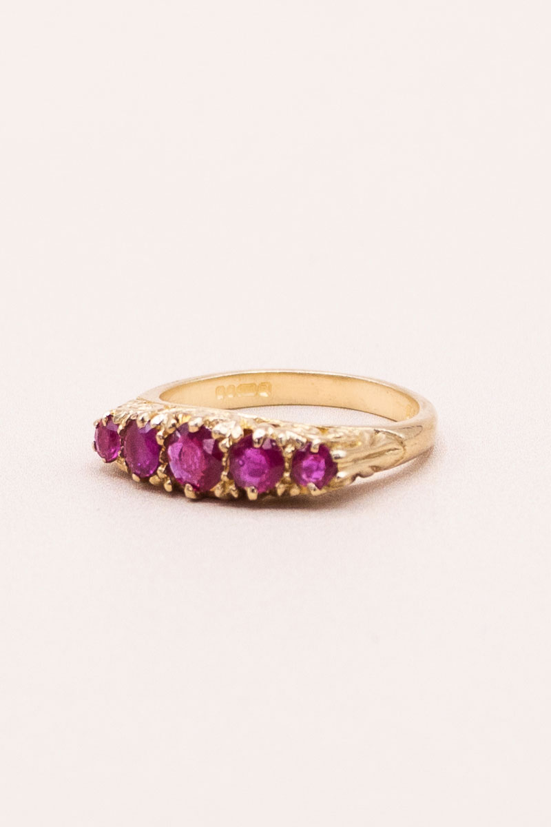 Junkyard-Gem-9ct-Gold-Ruby-Five-Stone-Ring-Vintage-1990s