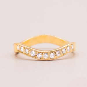 Junkyard-Gem-18ct-Gold-Undulating-Ring-in-18ct-Yellow-Gold-with-Diamonds
