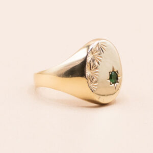 Junkyard Gem 9ct Gold Signet Ring Vintage with Emerald Starburst Setting