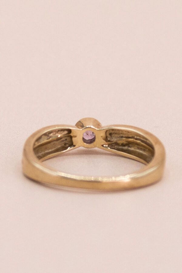 Junkyard Gem 9ct Gold Cross Over Pink Sapphire Solitaire Ring