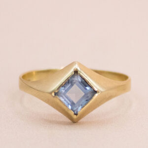 14ct Gold Diamond-Shape Aquamarine Ring